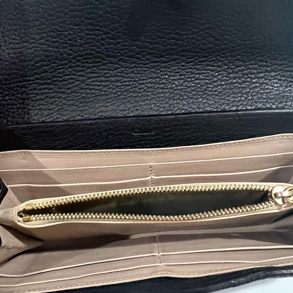 👜 Chloe Twist Lock - Luxury Handbag Giveaway - Picture 2 of 4